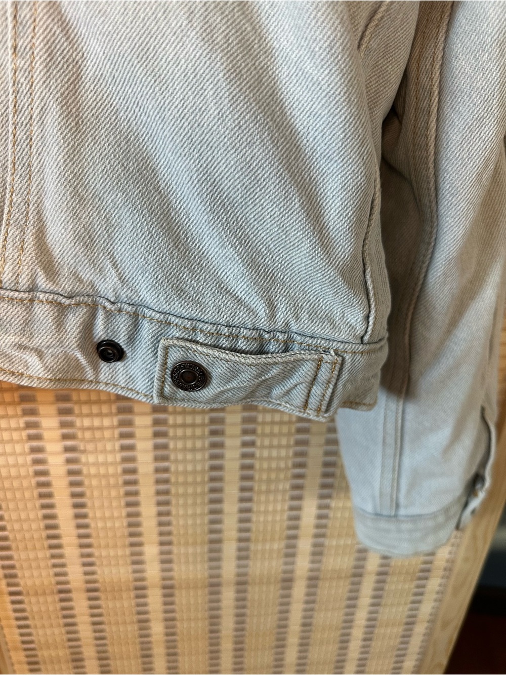 Levi’s Sherpa Ex-Boyfriend Trucker Jacket - Picture 7 of 7